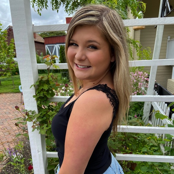 Meet your Posher, Zoe - Picture 1 of 1